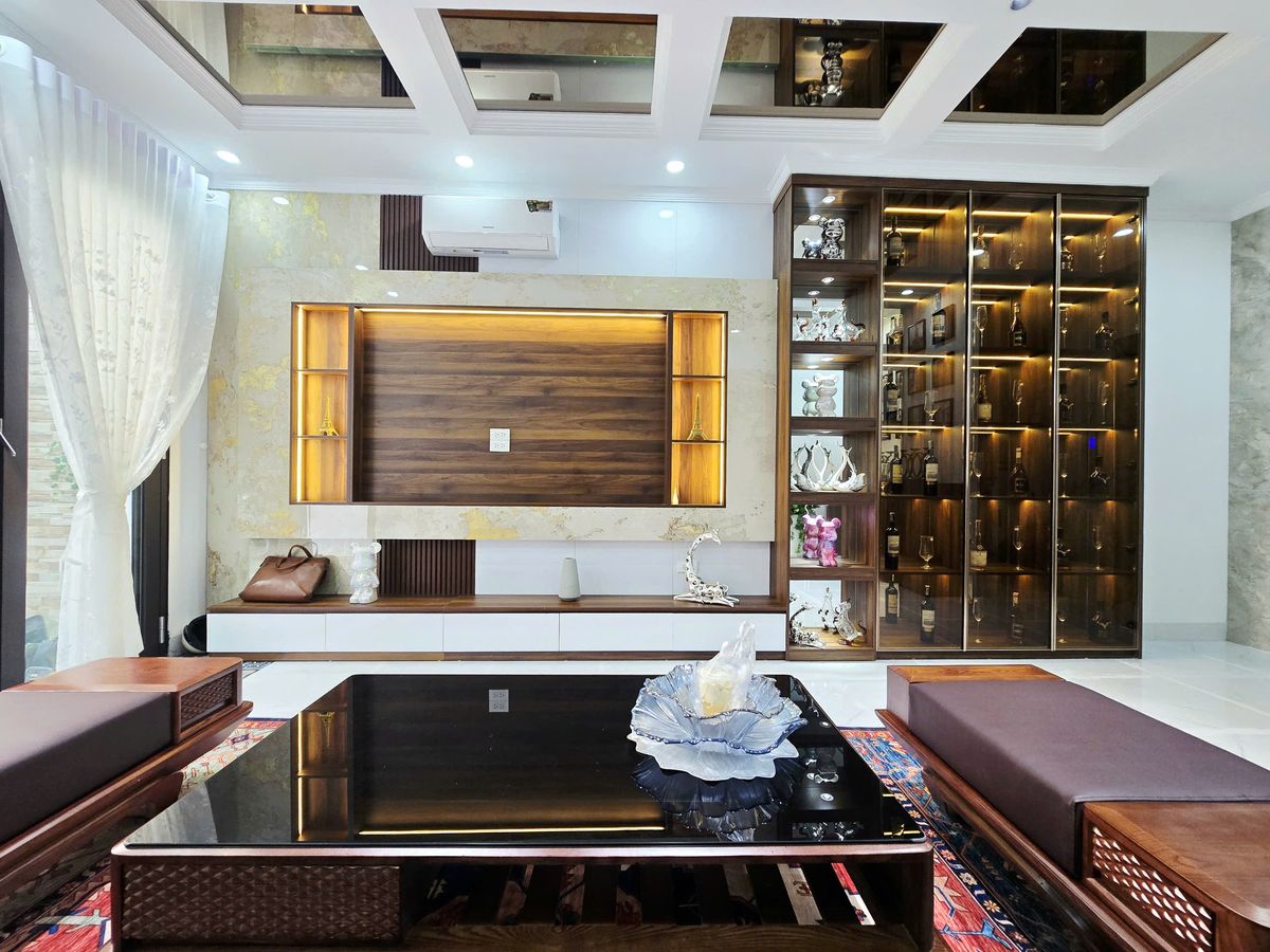 Bán nhà phố Phó Đức Chính, quận Ba Đình. ngõ nông, rộng, 35m, 5 tầng đẹp, hiện đại.