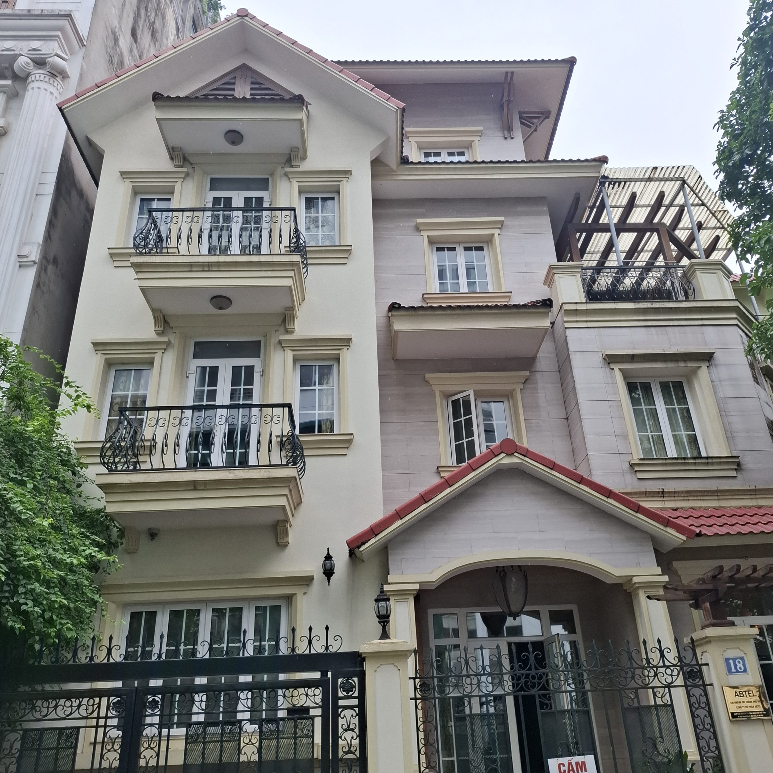 BIỆT THỰ LÔ GÓC DỊCH VỌNG HẬU – 3 MẶT THOÁNG – 236M² – KINH DOANH ĐỈNH – TRUNG TÂM CẦU GIẤY