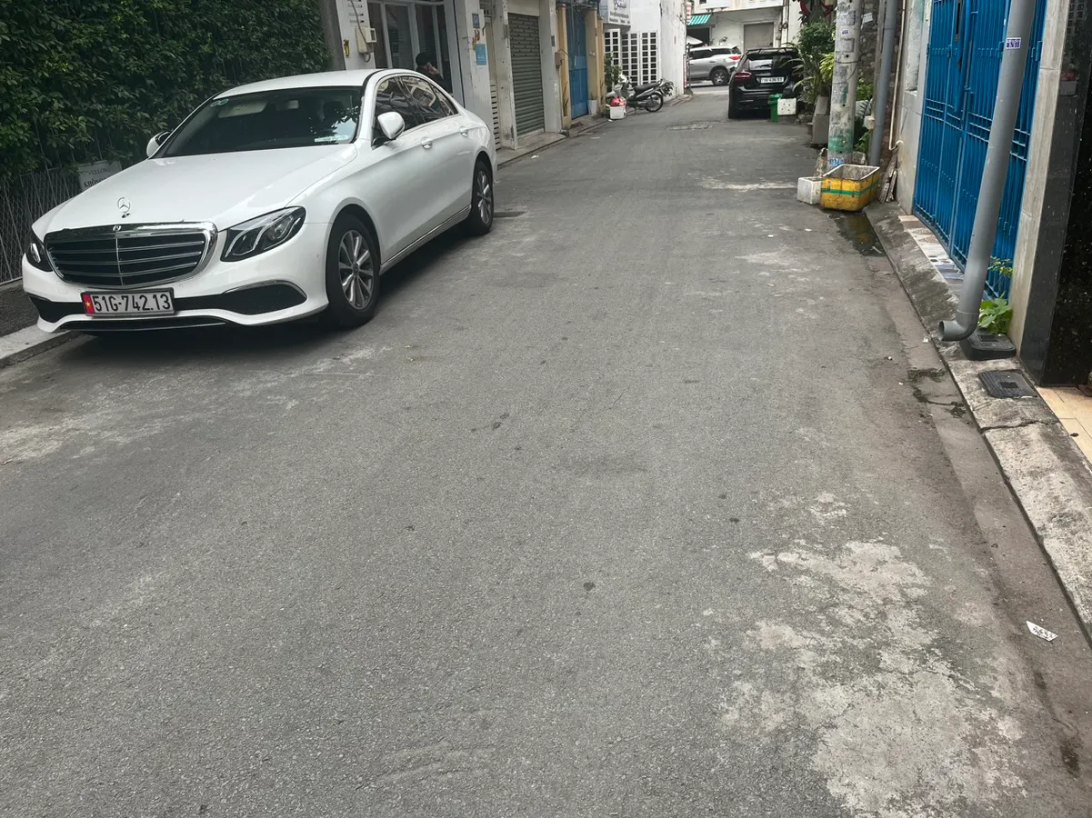 Bán nhà Tân Bình 60m2, 3 tầng, dưới 14 tỷ, hẻm xe hơi, Phổ Quang, Sổ riêng, 4 phòng ngủ.
