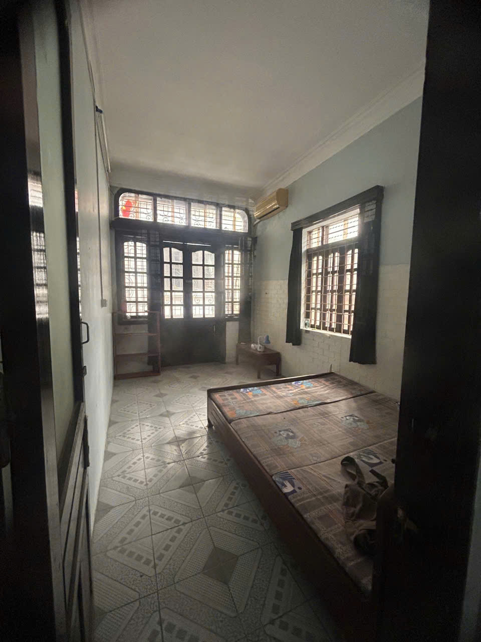 Cho thuê nhà ngõ Đại La 30 m2*2,5 tầng- 3 ngủ, 2 vệ sinh, Giá 8,5tr
