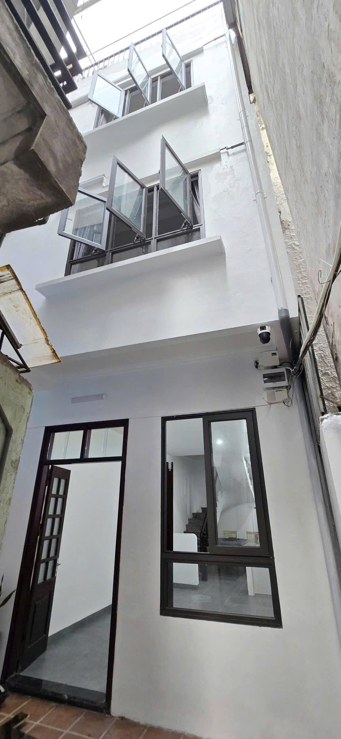 Cho thuê nhà nguyên căn ngõ 59 Hoàng Cầu 35m² × 3 tầng + 1 tum, 3 ngủ, vào ở ngay