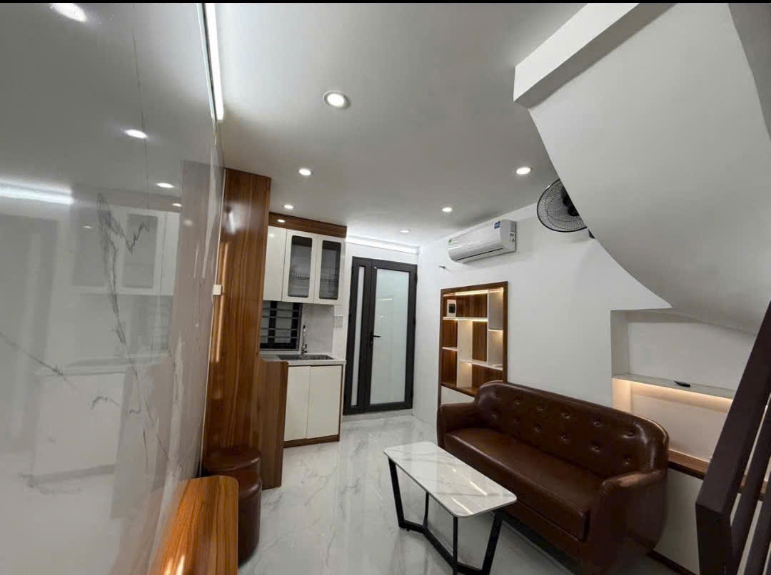 Cho thuê nhà ngõ Khâm Thiên- 3 tầng x 25m2, 3 ngủ, 8 triệu