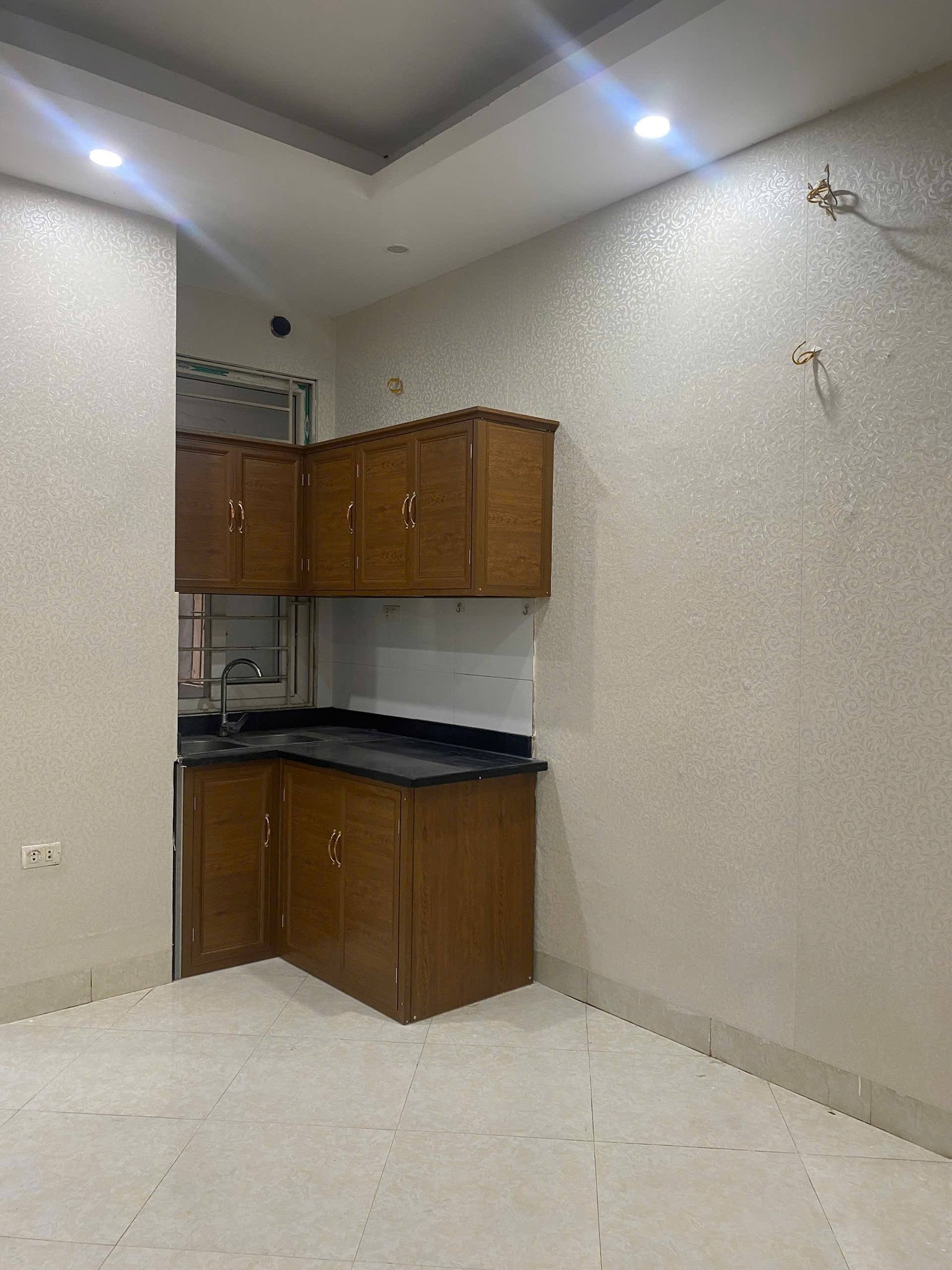 Cho thuê căn ccmn 30m² - Khương Đình 01ngủ - 01vs - khách, bếp - 5.5tr