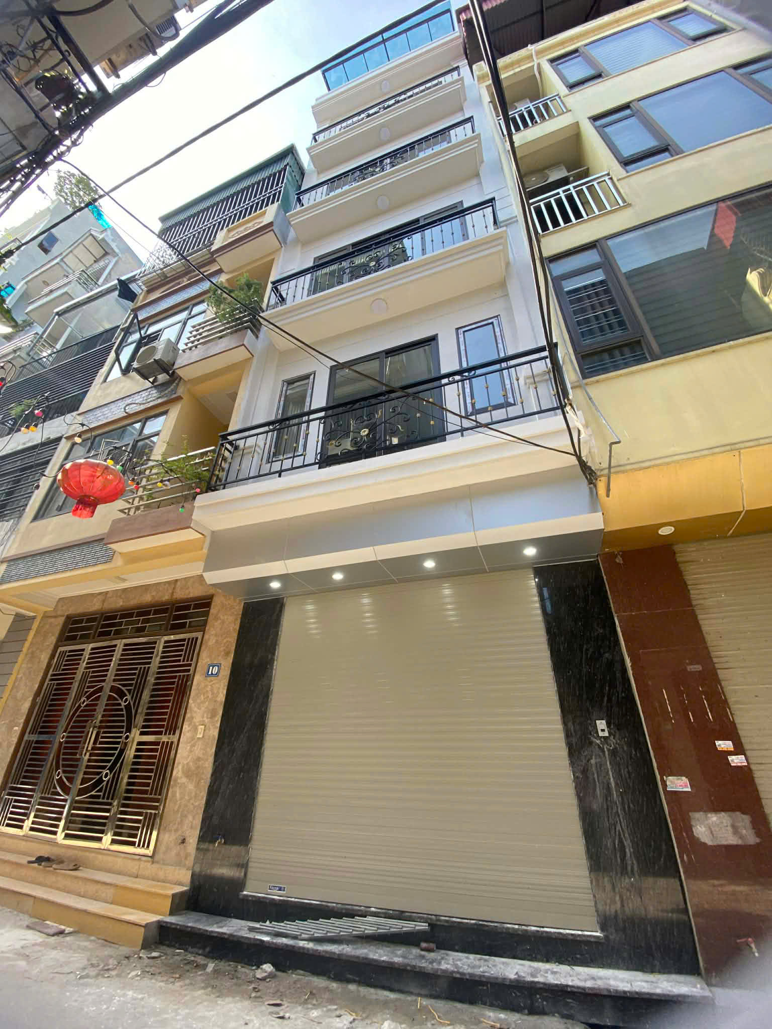 Cho thuê nhà Ngõ 143 Nguyễn Chính 6 tầng thang máy x 45m2 thông sàn