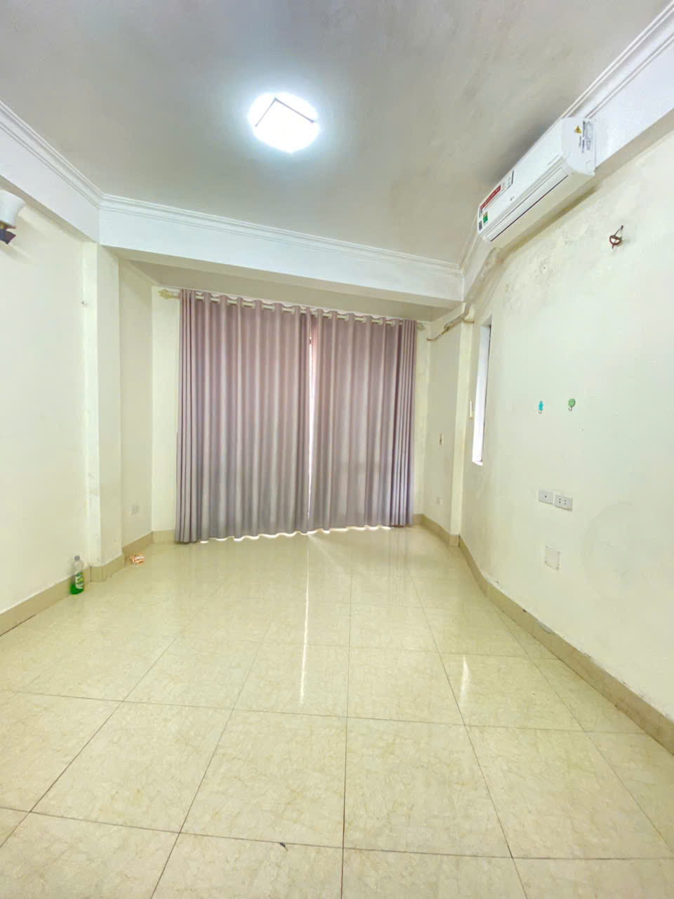 Cho thuê nhà nguyên căn mặt phố Sông Sét, 28m x 3 Tầng, 1 ngủ, 8.5 triệu
