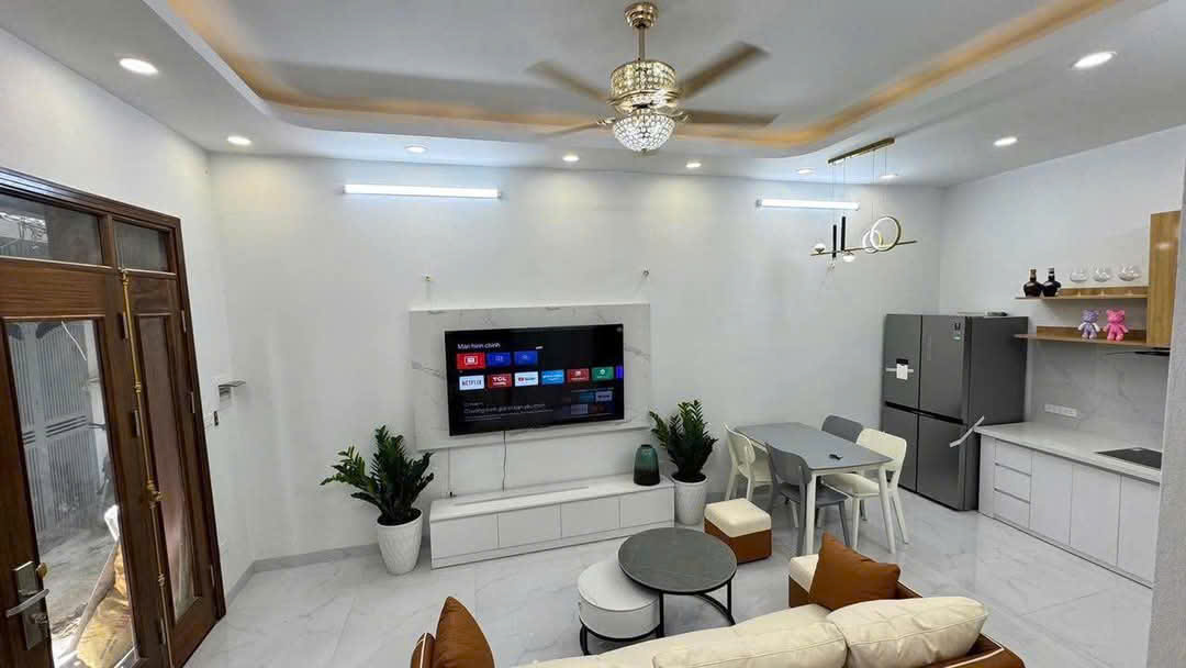Cho thuê nhà nguyên căn ngõ 124 Vĩnh Tuy 50m2 x 3 tầng, 3 ngủ, 2 wc
