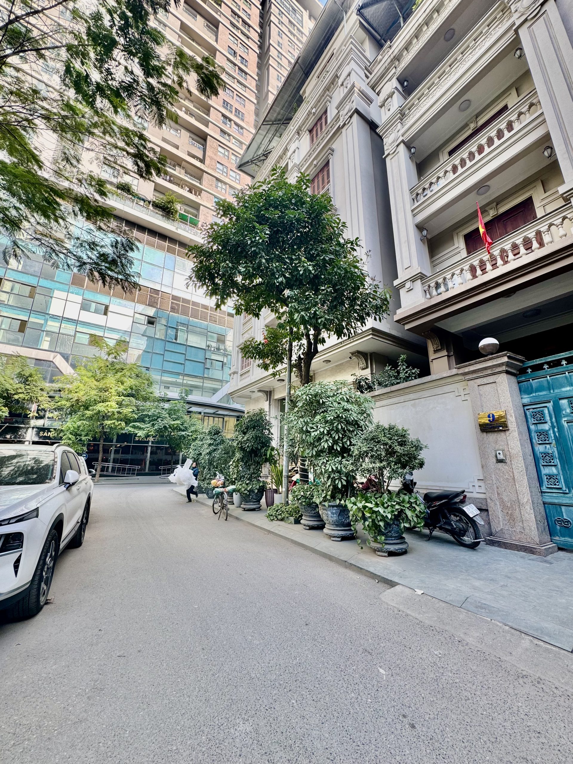 LÊ VĂN LƯƠNG - THANH XUÂN - MẶT TIỀN CƯC HIẾM GẦN 10M- VỊ TRÍ CỰC ĐẮC ĐỊA - VIEW VƯỜN HOA - VỈA HÈ THÊNH THANG …