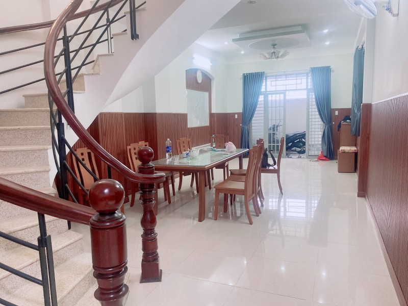 Bán nhà đường số 27, Hiệp Bình Chánh, Thủ Đức, TP HCM. DT 105 m2, 3 tầng. Giá 8.7 tỷ, Sổ Hồng, 0933125879.