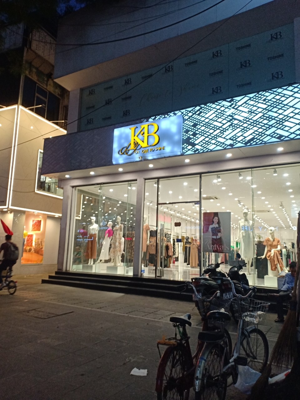 CHO THUÊ NHÀ PHỐ LÊ THANH NGHỊ HAI BÀ TRƯNG Diện tích: 100m Mặt tiền: 6m