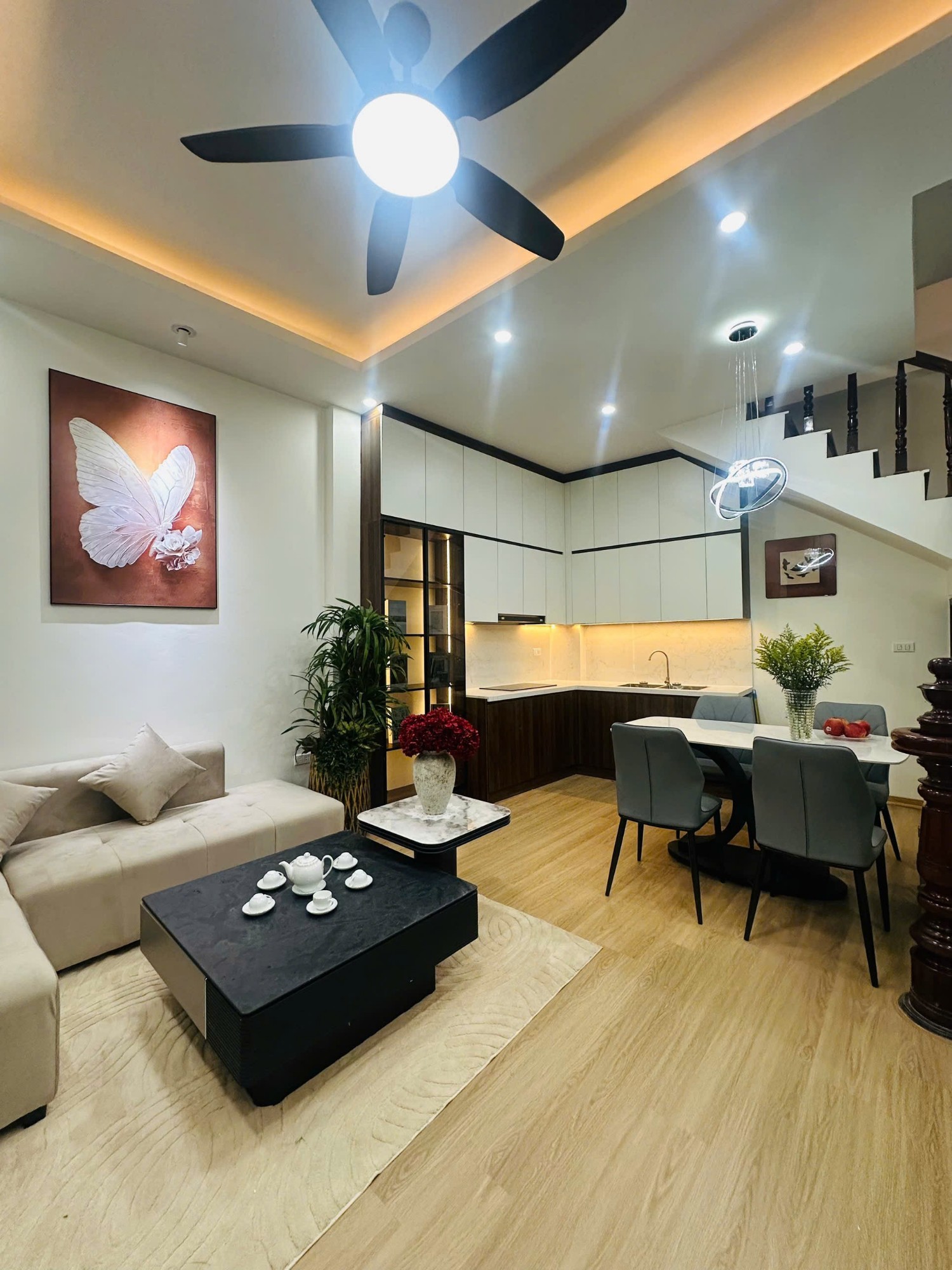 VIP BA ĐÌNH - PHỐ NGỌC KHÁNH - HÀNG XÓM VIN GALLERY 1 TỶ/M NGÕ BA GÁC TRÁNH - CÁCH PHỐ VÀI BƯỚC CHÂN FULL NỘI THẤT - CHỈ XÁCH VALI VỀ Ở