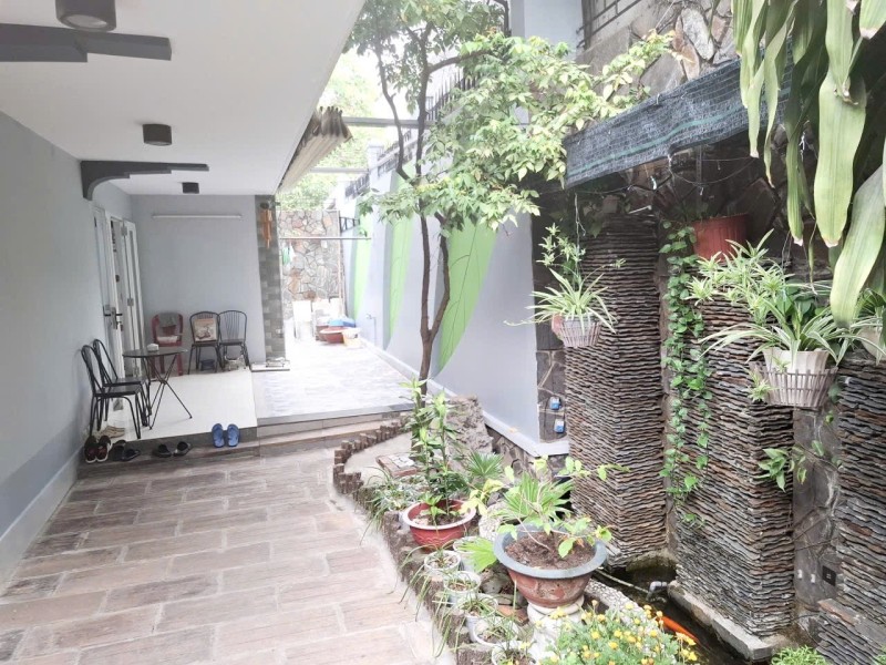 Bán biệt thự sân vườn đường só 38, Phường Hiệp Bình Chánh, Thủ Đức, TP HCM DT 170m2, 3 tầng. Giá 15.8 tỷ, SH,