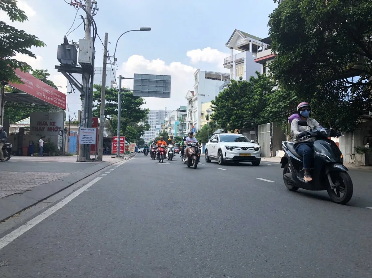 Bán Nhà 3 Mặt Tiền Phú Nhuận, CN 250m2, Khu Văn Phòng Cao Cấp, Gần công viên Gia Định.