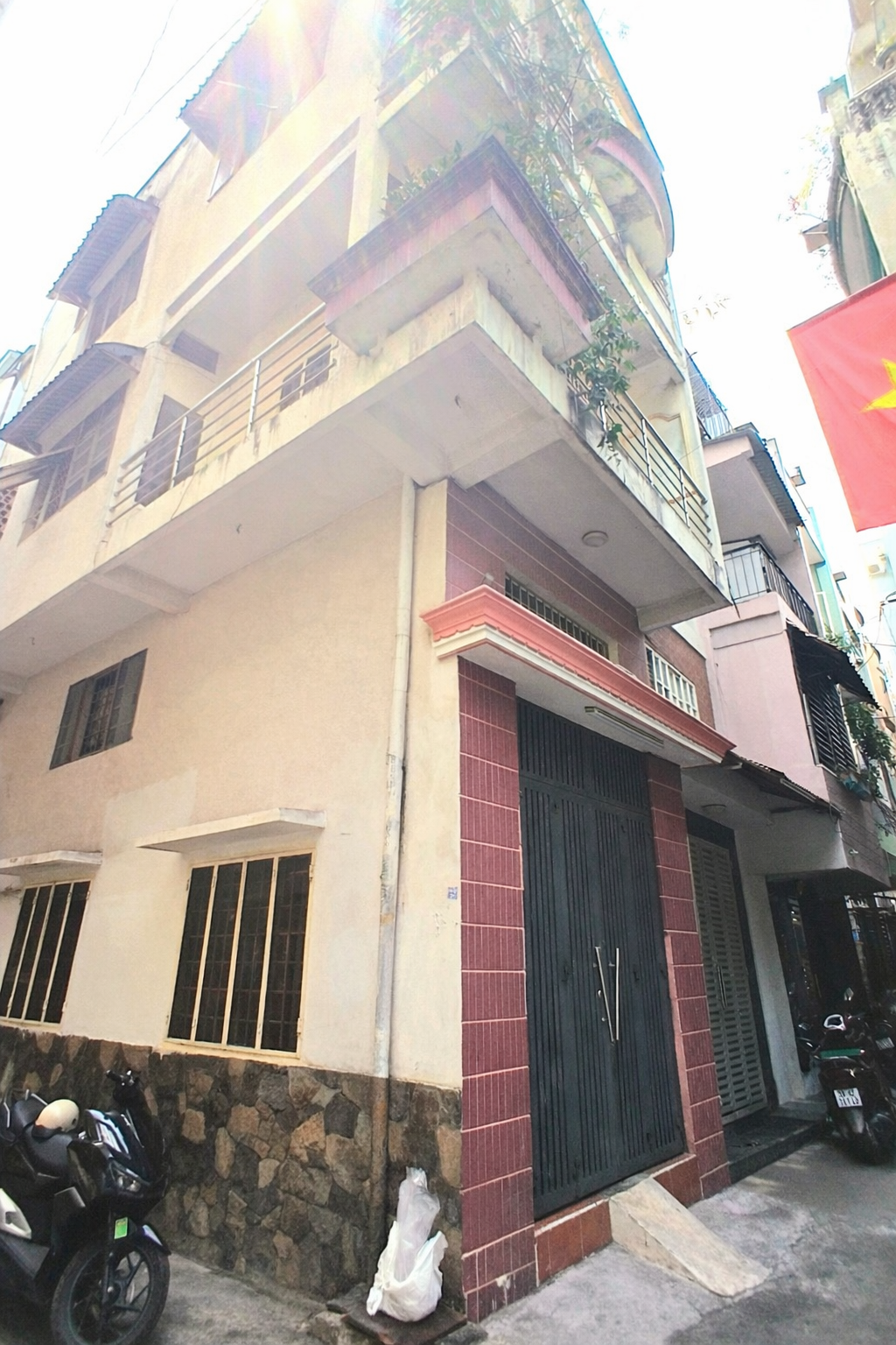 Bán Nhà Căn Góc Hẻm Thông Trần Bình Trọng Q.5 - 10m Ra Mặt Tiền - 29m² x 4 Tầng - 6,8 Tỷ Nhà Đúc Thật 100% - Sổ Hoàn Công Đủ Các Tầng Ngang 3,4m Dài 8,5m