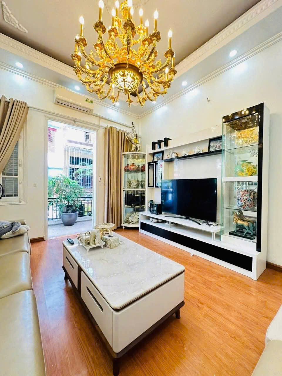 CHO THUÊ NHÀ NGUYÊN CĂN TẠI PHỐ NGHĨA ĐÔ 76M, CHO THUÊ DÀI HẠN.