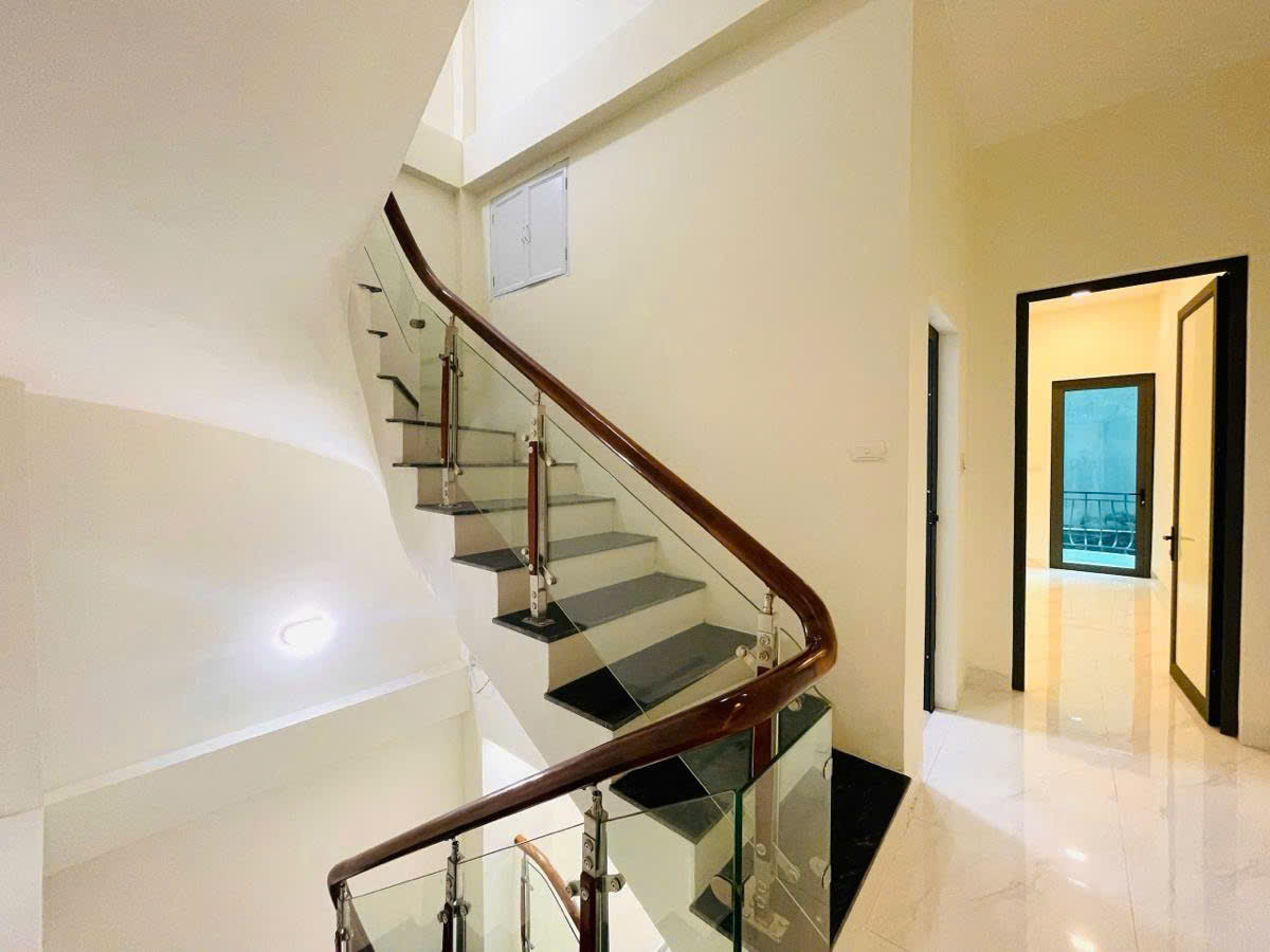 Bán Nhà Phố Vương Thừa Vũ 58m x 5 Tầng MT 4.3m Phân Lô , Ngõ Ba Gác Gần Ô Tô 15.7 Tỷ