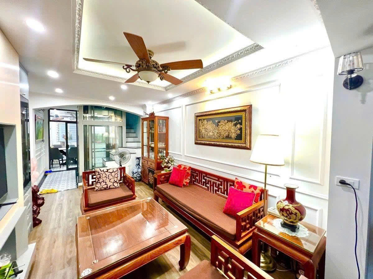Bán Nhà Đội Nhân 37m. 5 tầng. mặt tiền 3.3m. giá 15.5 Tỷ Ba Đình Hà Nội