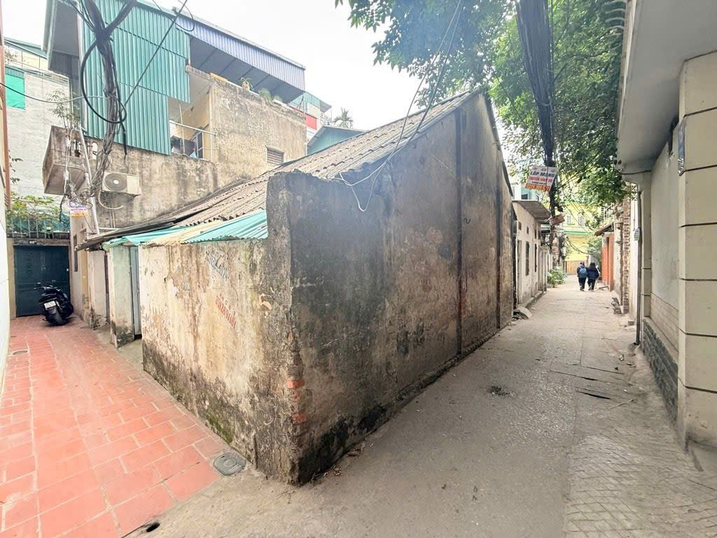 Gốc đề bán 95M tặng nhà lô góc ô tô cách 50M hoàng mai