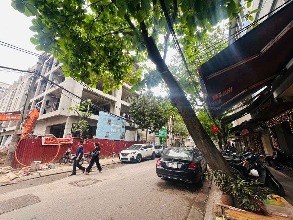 Bán 73M lạc trung tặng nhà sH quay đầu sát phố hai bà trưng