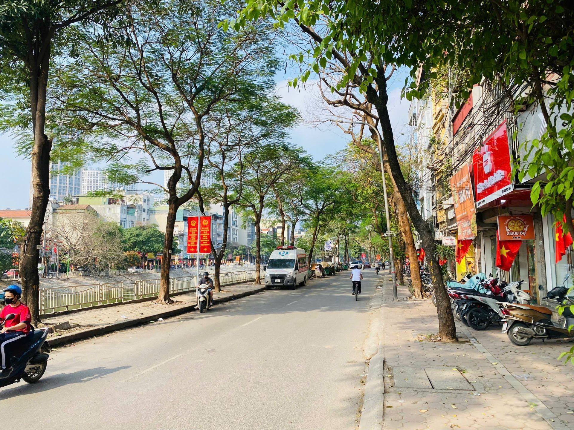 Bán nhà mặt phố Vũ Tông Phan, HN, DT 40 m2, 4 tầng, giá bán 23.8 tỷ