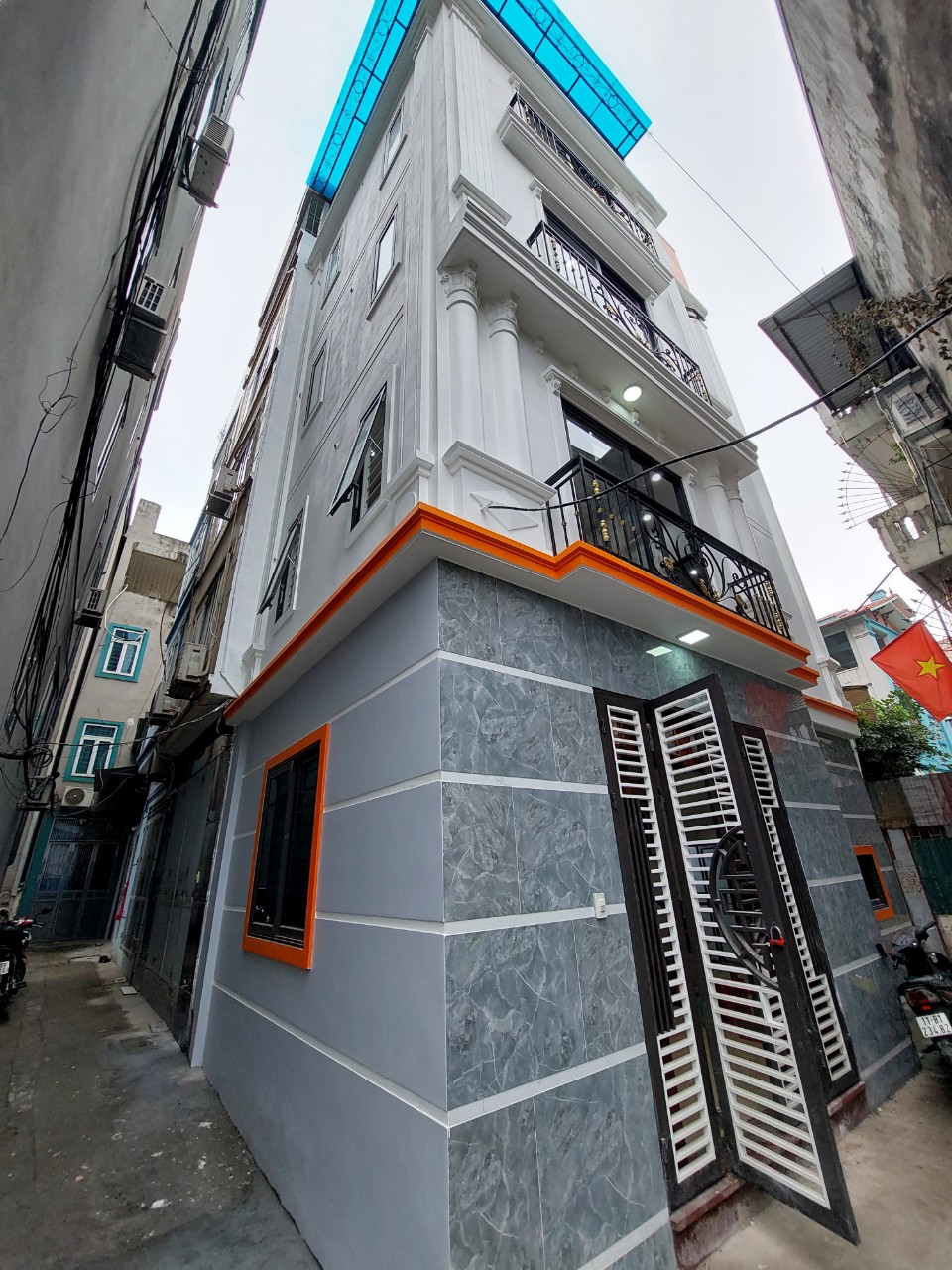 CẠNH NHỔN NHÀ DÂN XÂY CHẮC CHẮN 4 NGỦ, LÔ GÓC, GIÁ 6.X TỶ