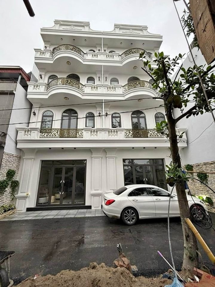 Nhà Khúc Thừa Dụ - 75m 4 tầng - ô.tô đỗ cửa - Đẹp như mớia