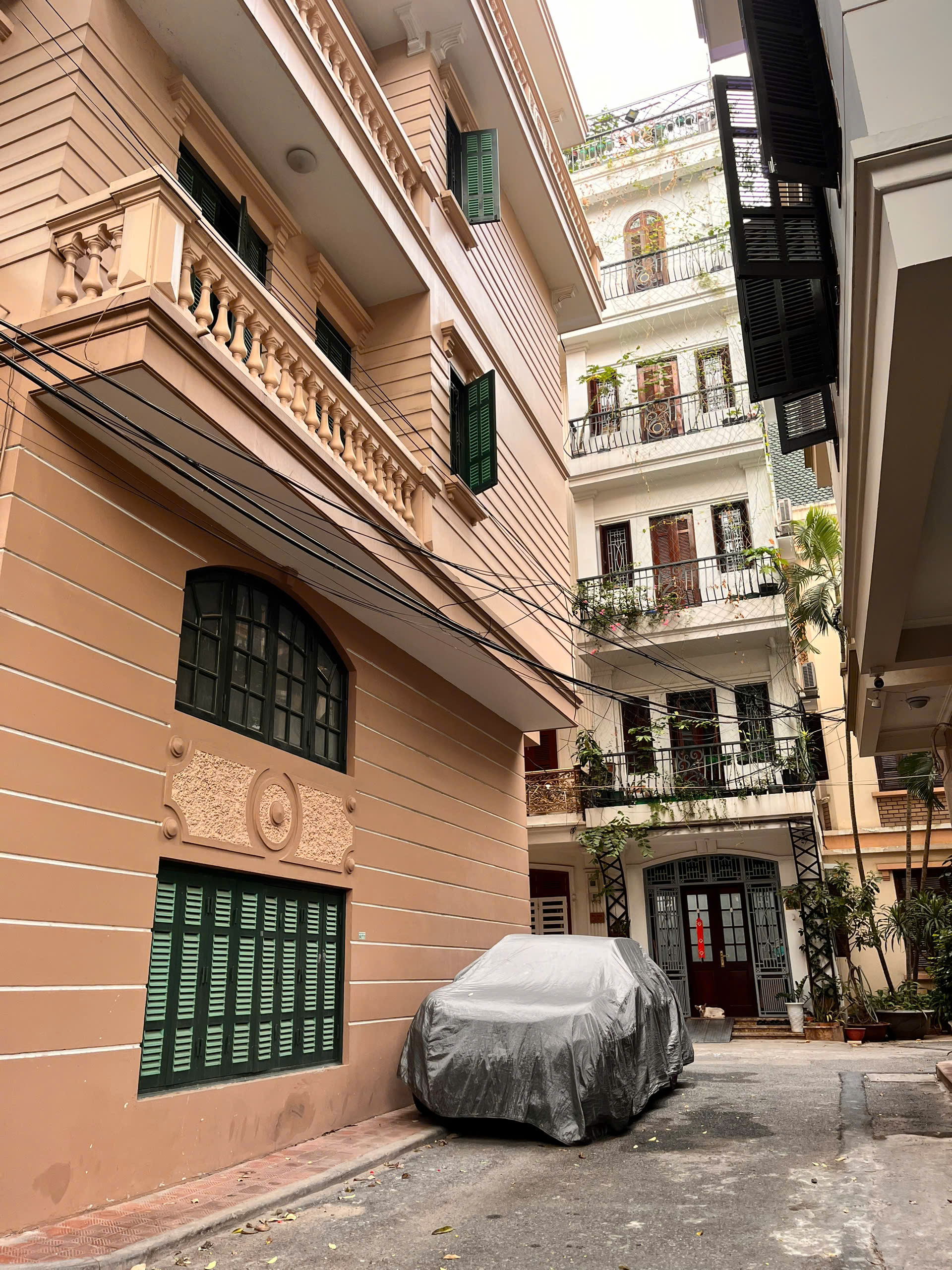 Bán nhà Trần Quốc Hoàn, phân lô ô tô tránh, 60m2, mặt tiền đẹp, chỉ 23 tỷ