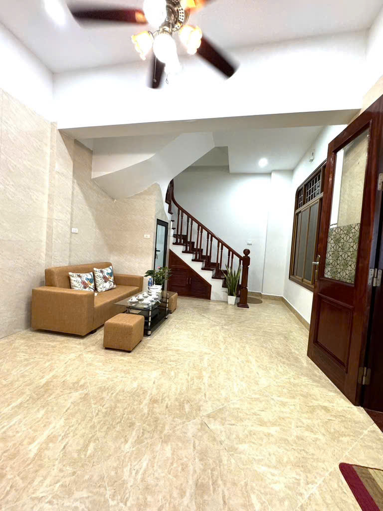 NHỈNH 8.x TỶ SIÊU PHẨM NHÀ MỚI - LÔ GÓC - TRUNG TÂM HAI BÀ TRƯNG - MINH KHAI 35m NHÀ 5 TẦNG 3 NGỦ (Có Thương lượng)
