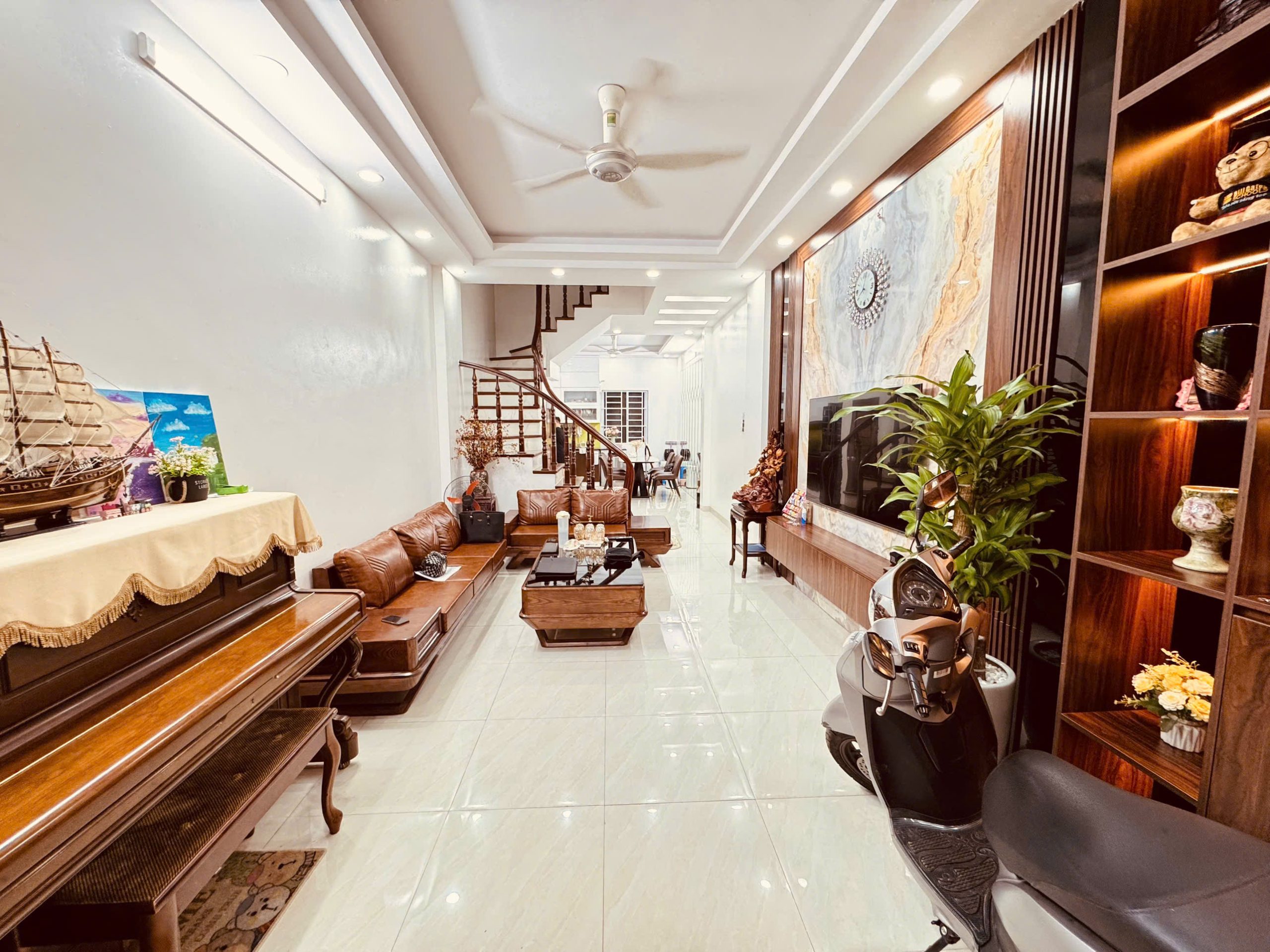 HIẾM MẶT PHỐ VĨNH HỒ – Ô TÔ TRÁNH – VỈA HÈ KINH DOANH – 35M CHỈ 14.6 TỶ LH 0975124520