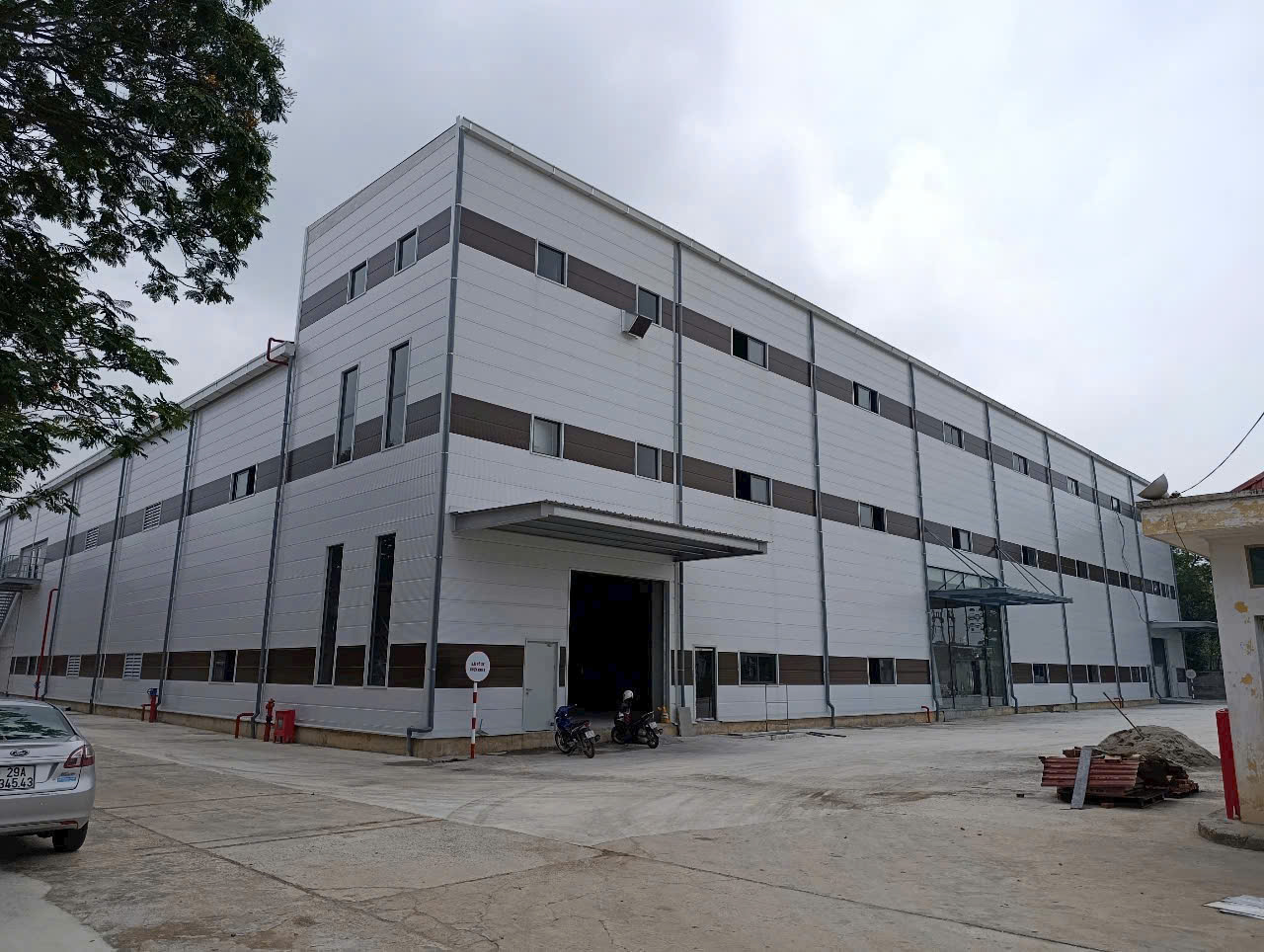 CHO THUÊ 12.000M² NHÀ XƯỞNG MỚI XÂY TẠI KCN QUANG MINH - MÊ LINH - HN - GIÁ CHỈ 105K/M2