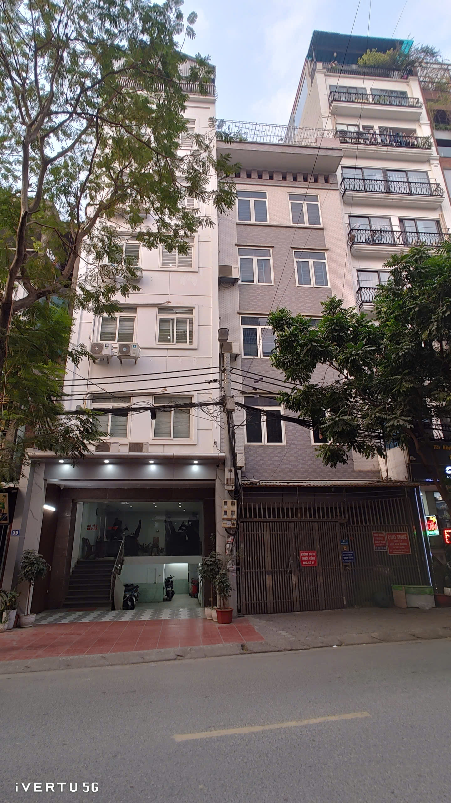 VIP, Bán tòa building mặt phố Tây Hồ, gần hồ Trúc Bạch, 85m mặt tiền 5.8m, chỉ 45 tỷ