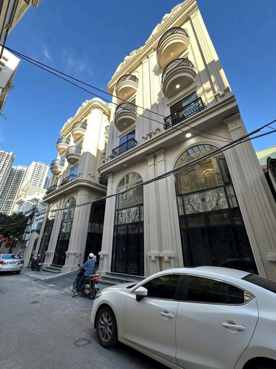Nhà 5 tầng Thang Máy - tuyến 2 Thiên Lôi - 59m - Giá 8.1 tỉ - full nội thất