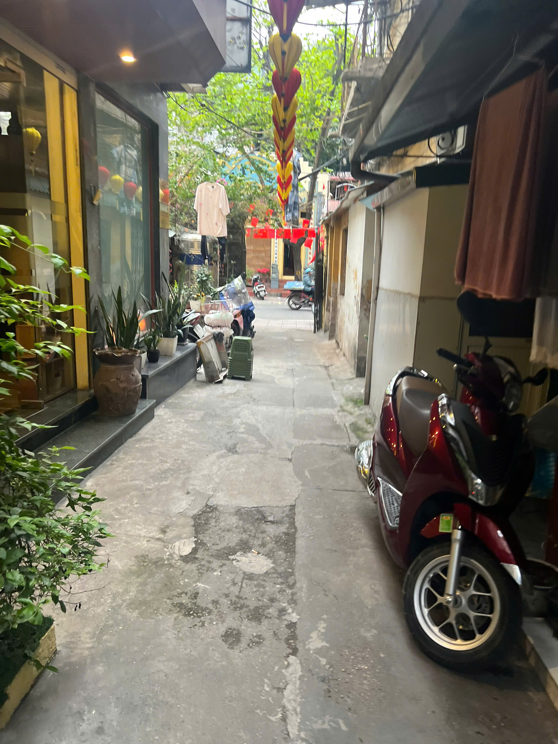 Siêu Đẹp Quán Thánh Đầu Vườn Hoa 5 Tầng 9,5 Tỷ Thẳng Tắp 10m ra phố