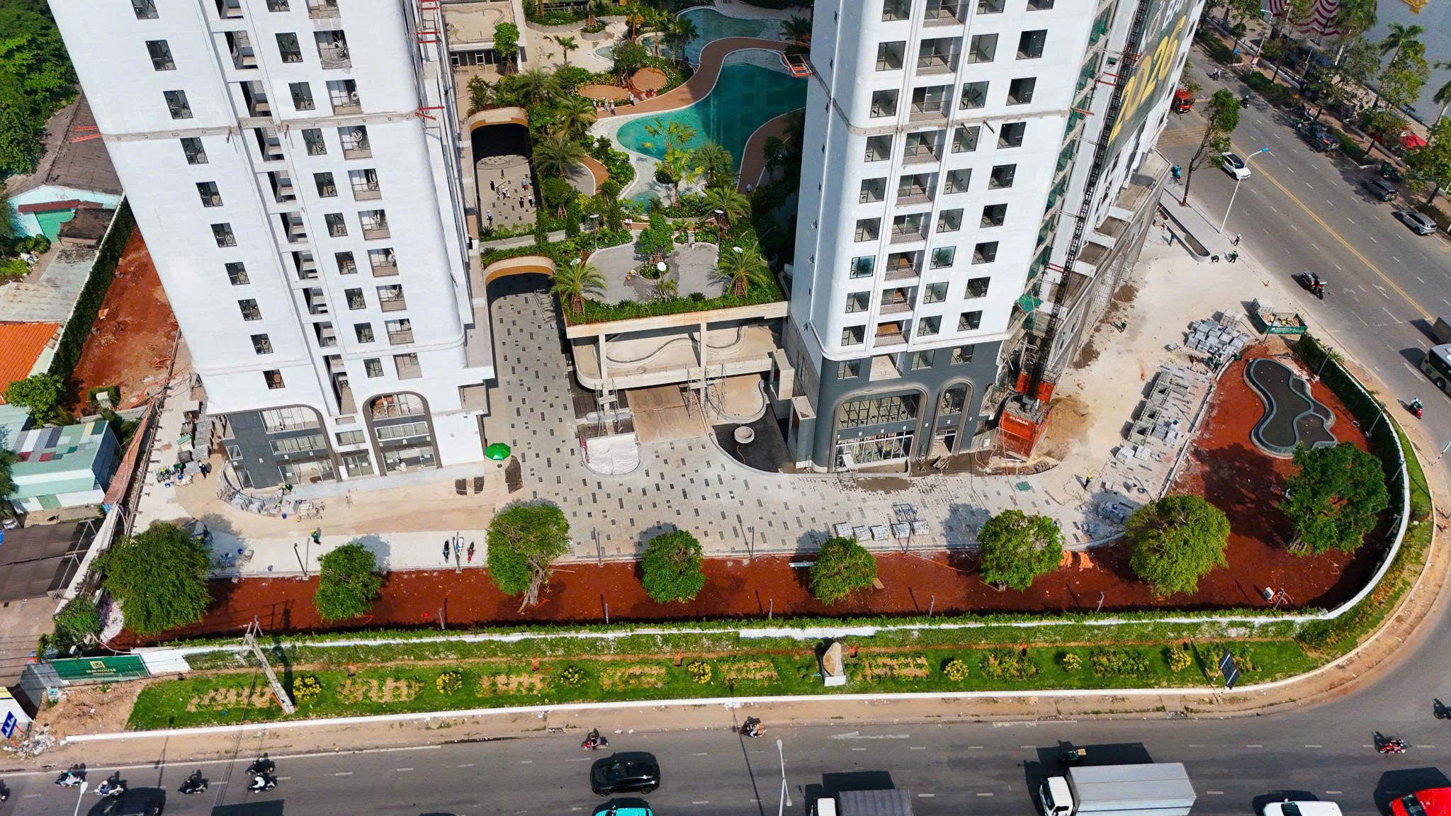 Căn hộ từ 1 đến 3 phòng ngủ. Vị trí mặt tiền đường Quốc lộ 1K, Phường Đông Hòa, TP. Hồ Chí Minh, liền kề Phạm Văn Đồng - Thủ Đức, đối diện siêu thị Go
