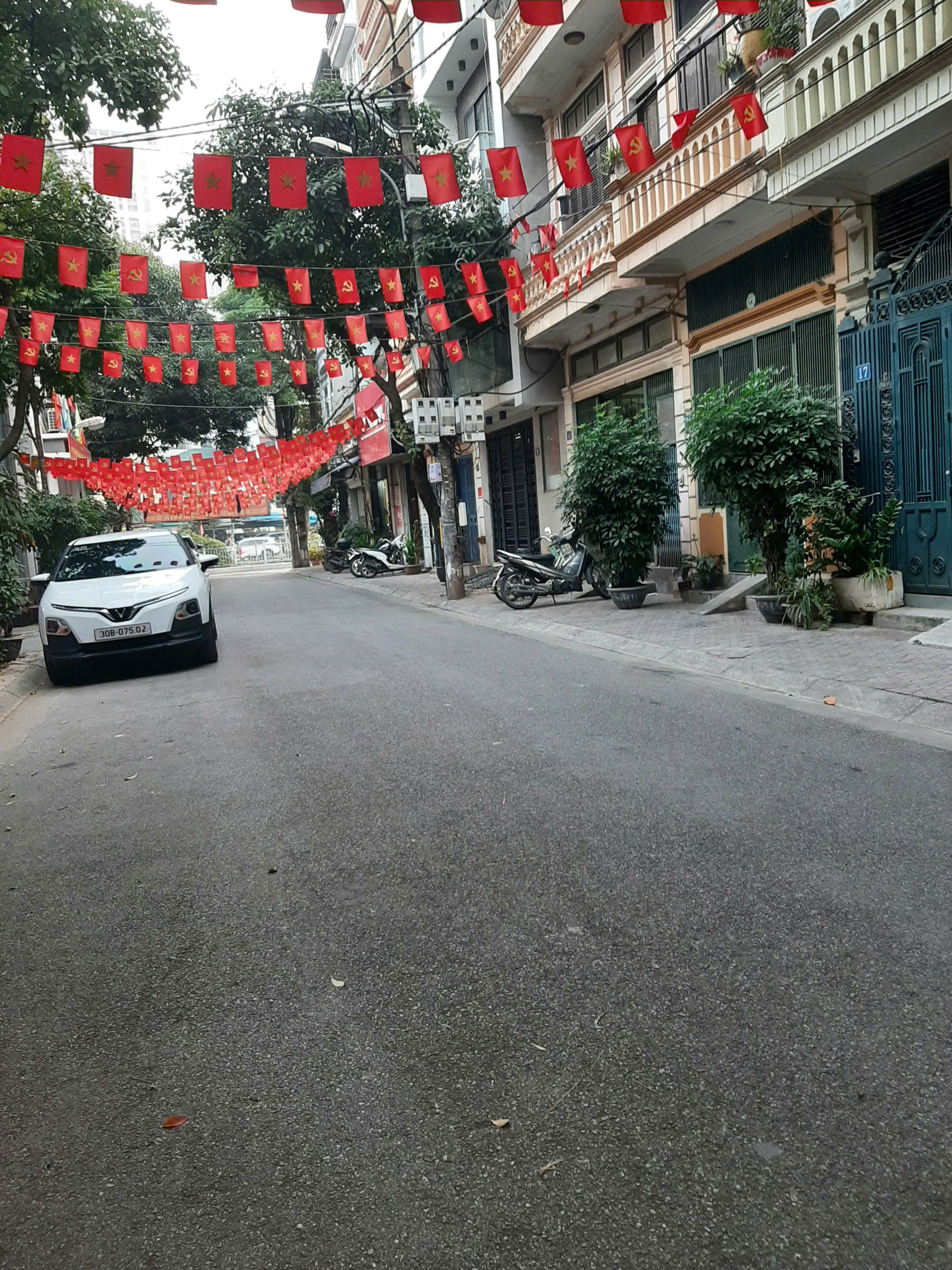 Bán nhà phân lô phố Nguyên Hồng, Huỳnh Thúc Kháng