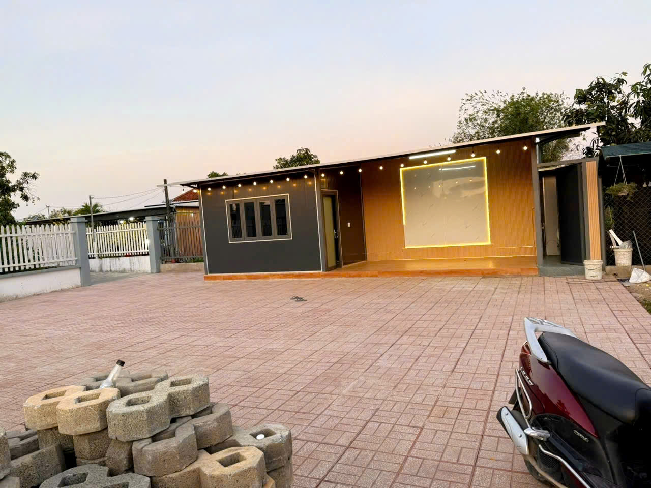 CẦN BÁN 2200M2 NHÀ VƯỜN NGHĨ DƯỠNG HẺM XE HƠI TỚI NHÀ