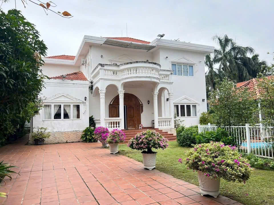 cần tiền ban can Biệt thự compound Thảo Điền - tại Q2 -Diệntích: 1.050m² - 200 tỷ