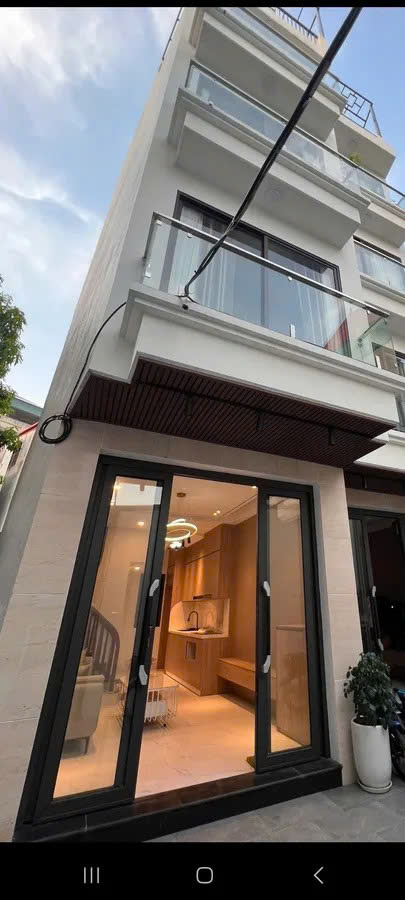 Bán nhà mới phố Việt Hưng 33 m2 X 5 tầng X 6.99 tỷ Long Biên Hà Nội.Ngõ rộng full nội thất về ở ngay.