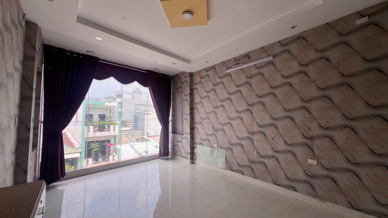 PHÒNG BAN CÔNG FULL KÍNH – GẦN IUH - GÒ VẤP, TP HCM