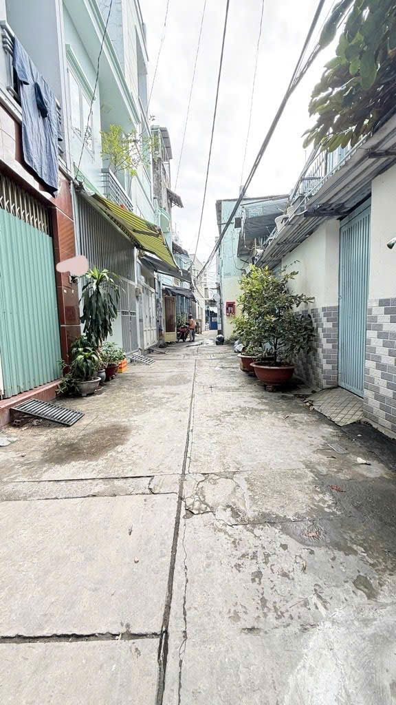 Chỉ 6 Tỷ Nhỉnh - Hẻm 2 Sẹc - Hẻm Xe Hơi - Gần Aeon Mall Tân Phú - Nhà Đẹp