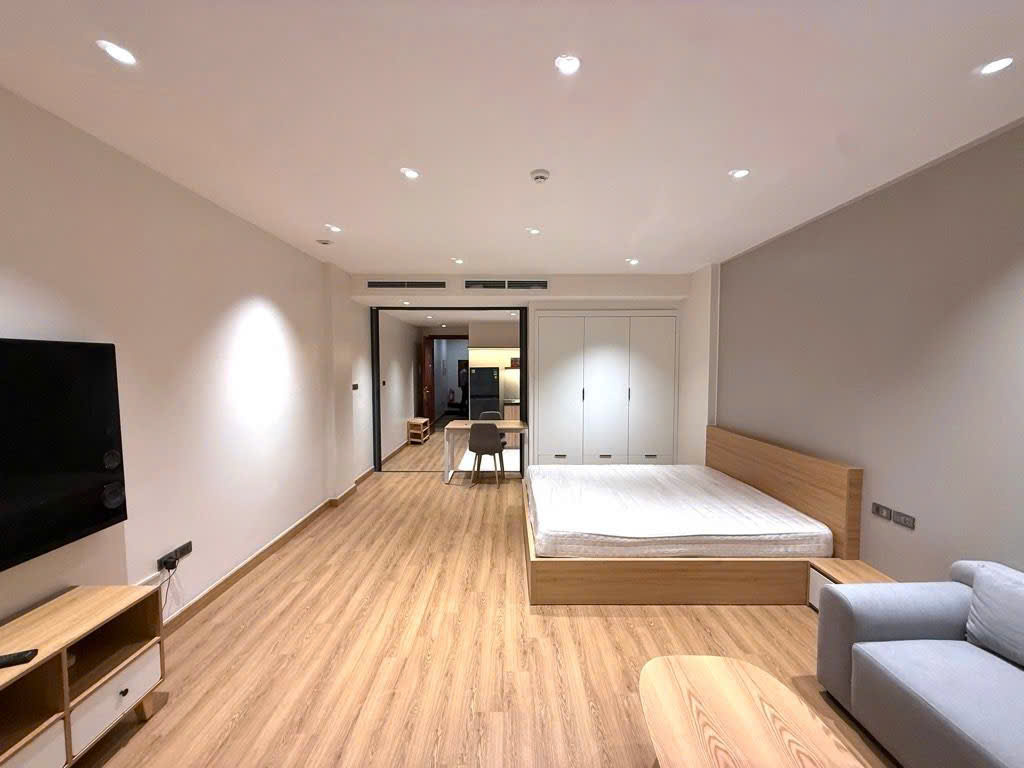 Hiếm, Bán nhà Linh Lang Phan Kế Bính, ô tô vào nhà, 70m 9 tầng thang máy, chỉ 40.6 tỷ