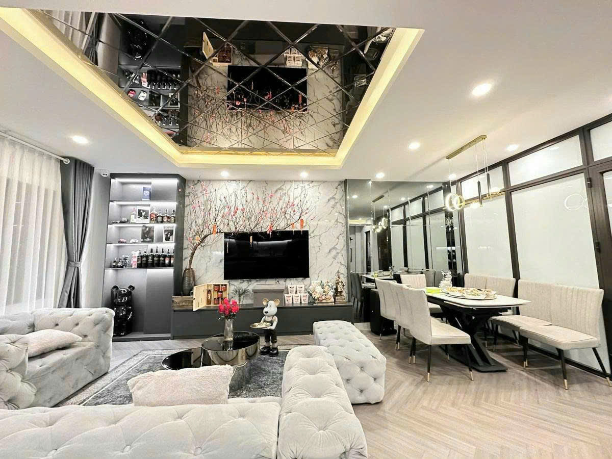 Cực phẩm Hoàng Văn Thái 56m2, 6T thang máy lô góc, MT6.7m Gara ô tô giá 22.8 tỷ