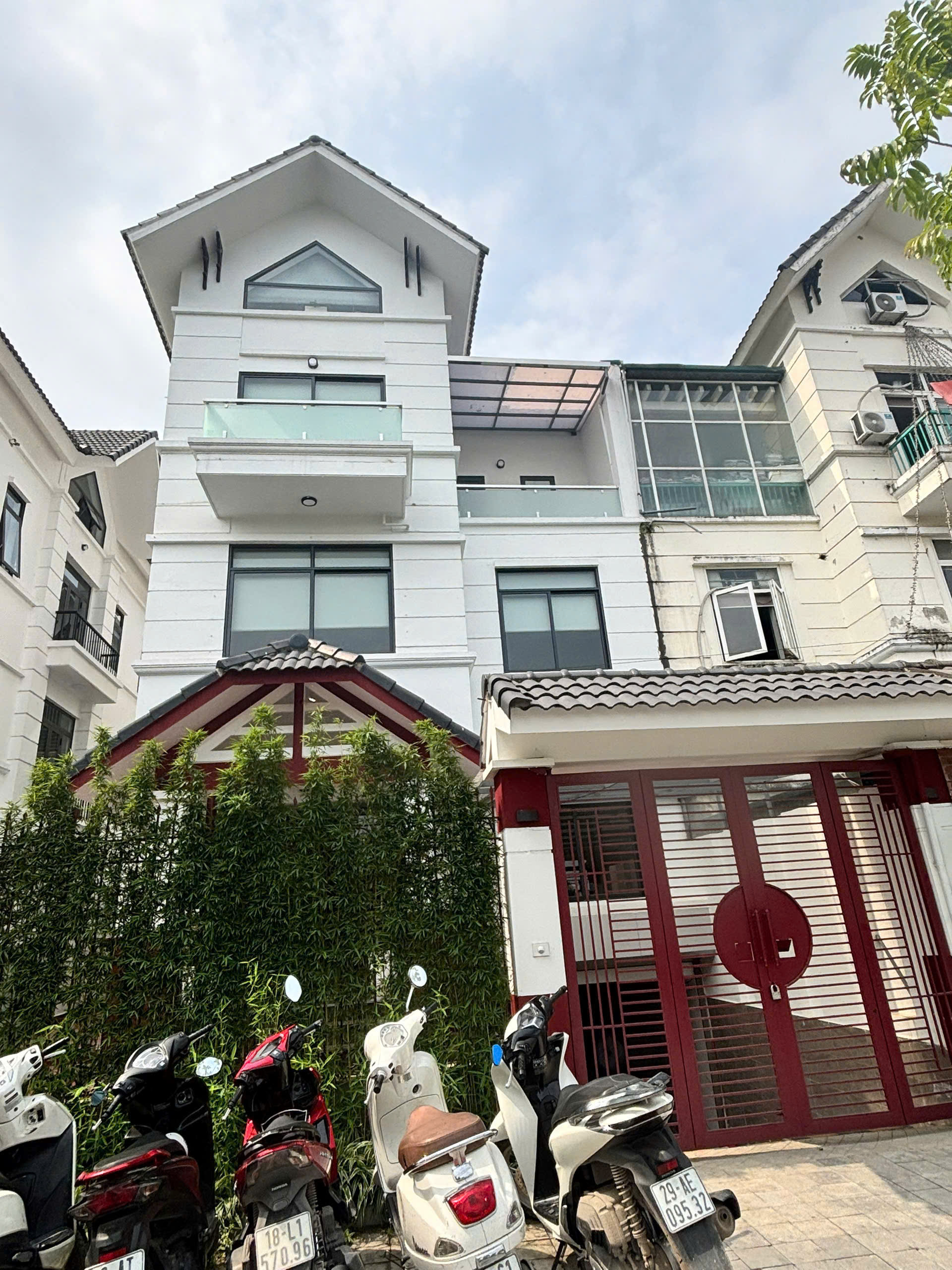 NHƯỢNG TRUNG TÂM NGOẠI NGỮ QUẬN HÀ ĐÔNG, HÀ NỘI