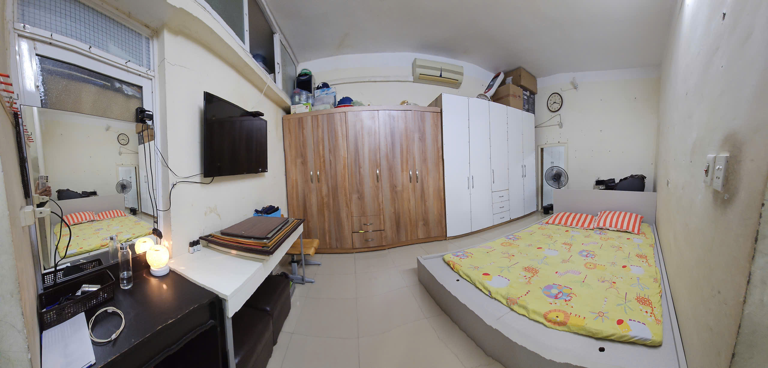 Bán gấp tập thể Đại học Luật ngay phố Nguyên Hồng- 60m- 2 ngủ-2wc- thoáng sáng- tặng nội thất