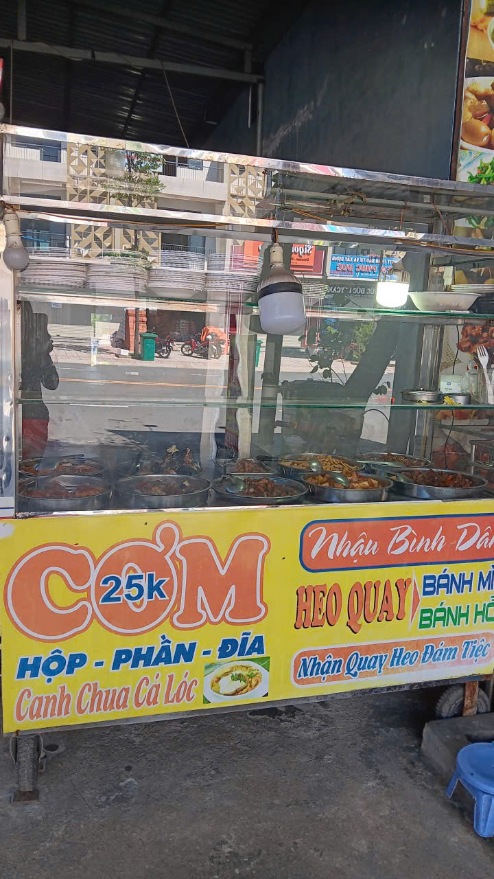 SANG NHƯỢNG QUÁN CƠM PHẦN – ĐƯỜNG DB4, KP1, PHƯỜNG VĨNH TÂN, THỊ XÃ TÂN UYÊN, TỈNH BÌNH DƯƠNG