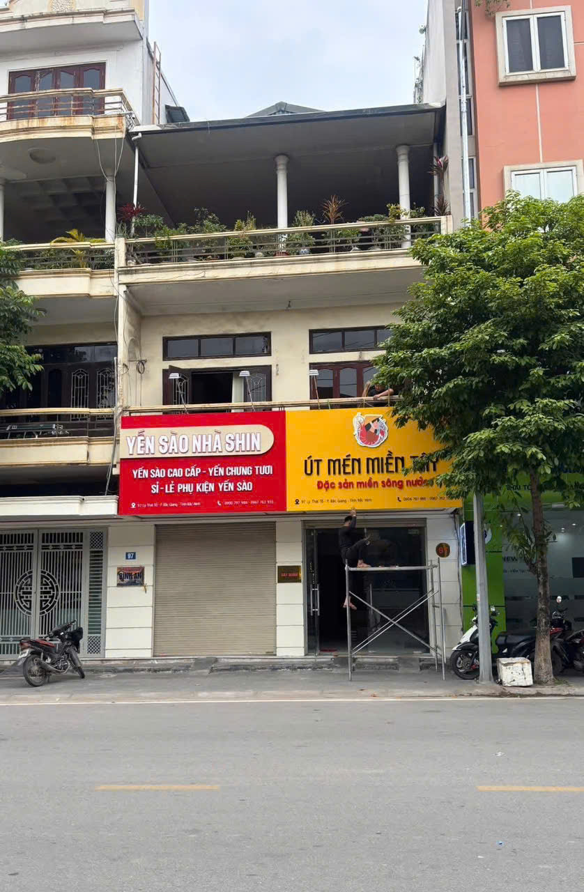 SANG NHƯỢNG CỬA HÀNG MẶT TIỀN ĐẸP – TRUNG TÂM BẮC GIANG