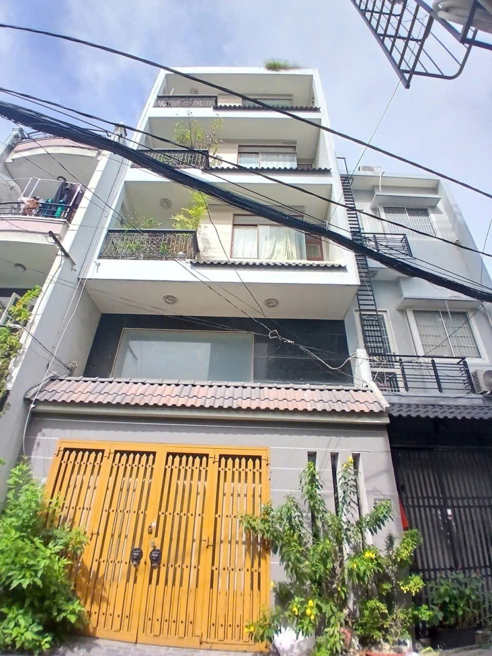 NHÀ ĐẸP- GIÁ TỐT CHÍNH CHỦ CẦN BÁN NHANH NHÀ ĐẸP TRUNG TÂM quận TÂN PHÚ – HẺM XE HƠI 6m