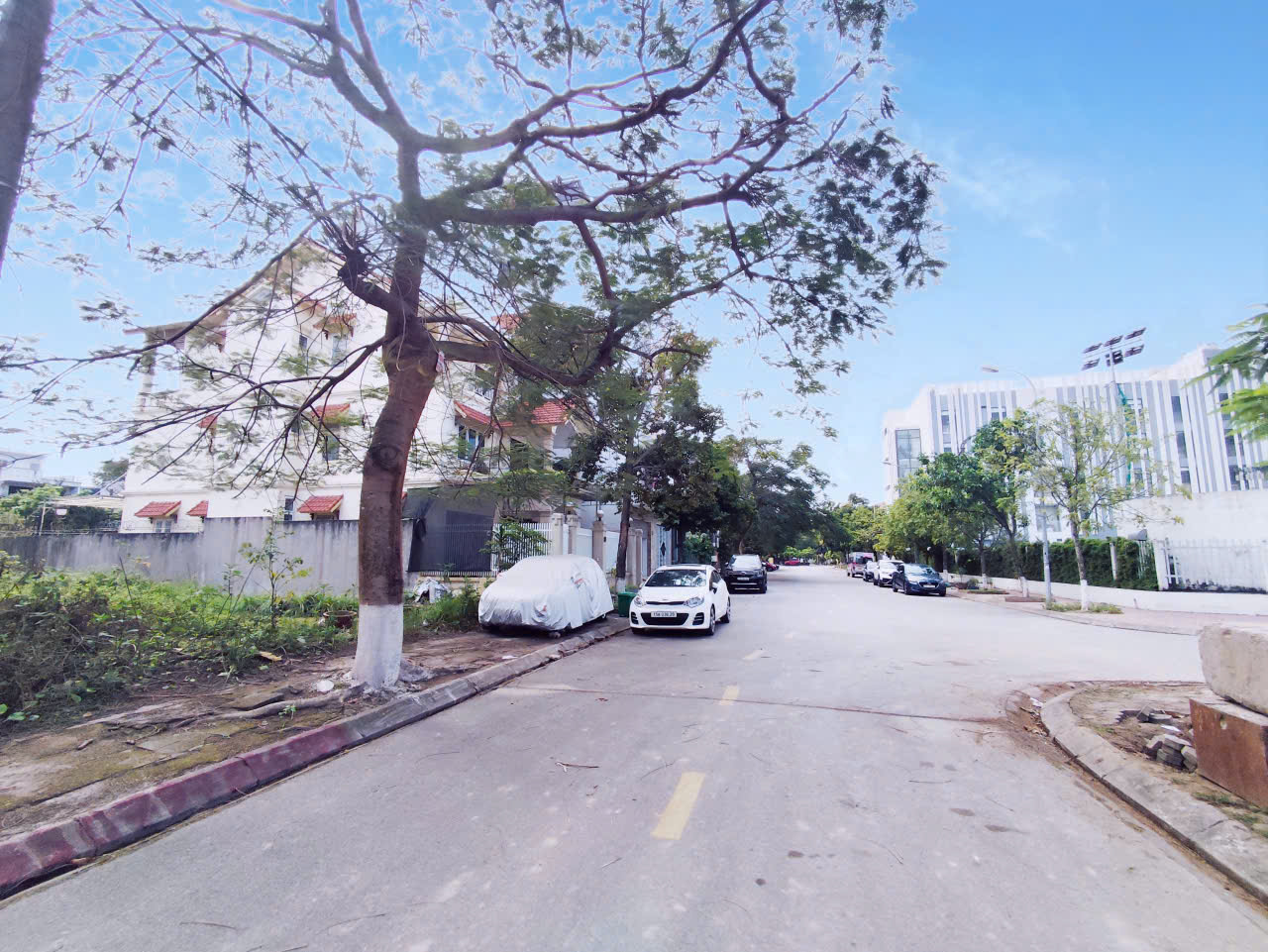 Bán đất Biệt thự Sao Đỏ - 200m - Ngang 10m - Đường 12m - ngay Cầu Rào