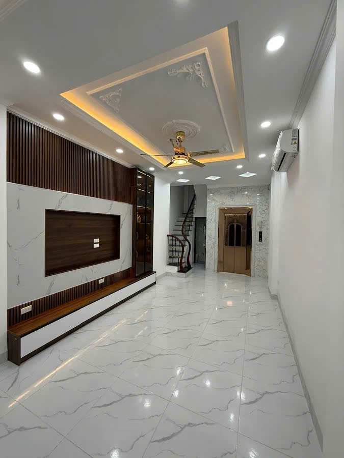 BÁN NHÀ TÔN ĐỨC THẮNG, ĐỐNG ĐA, THANG MÁY, KINH DOANH, 52m2 x 6 TẦNG, MT 3,8m, GIÁ 18,5 TỶ