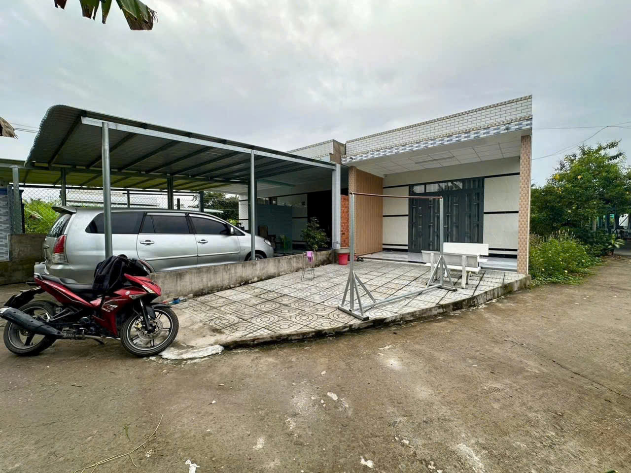 Bán nhà giá rẻ xã Tân Bình , Tân Trụ dt 125m2 full thổ hướng Bắc 2pn,1wc giá 950 triệu