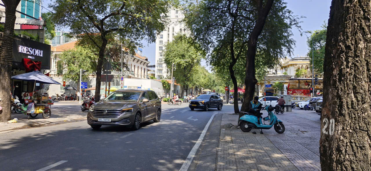 Bán nhà Quận 3, MT Trương Định, 232m² ngang 8m, pháp lý chuẩn, dòng tiền 2,5 tỷ/ năm.